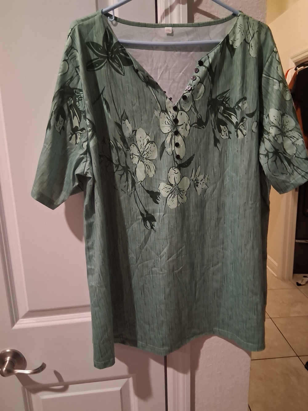 Relaxed Green Floral V-Neck Women’s Top